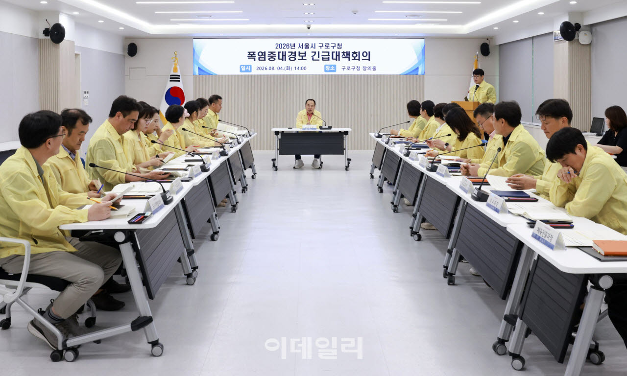 [포토] 구로구, 폭염에 공사장 멈추고 행사 일정 조정