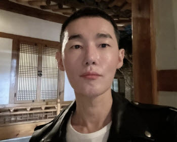 허지웅 "우리가 지지했던 인간들이 이 꼴 만들어…책임지자"