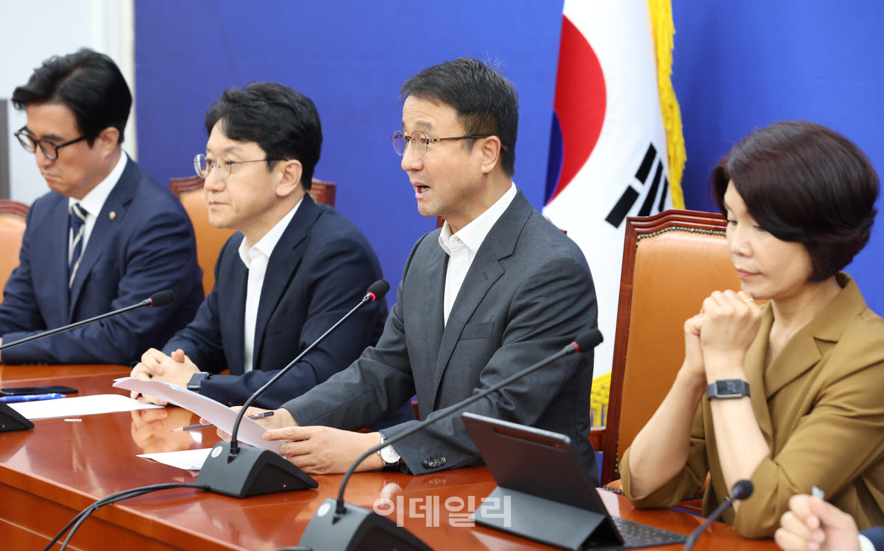 [포토]'모두발언하는 한병도 직무대행'
