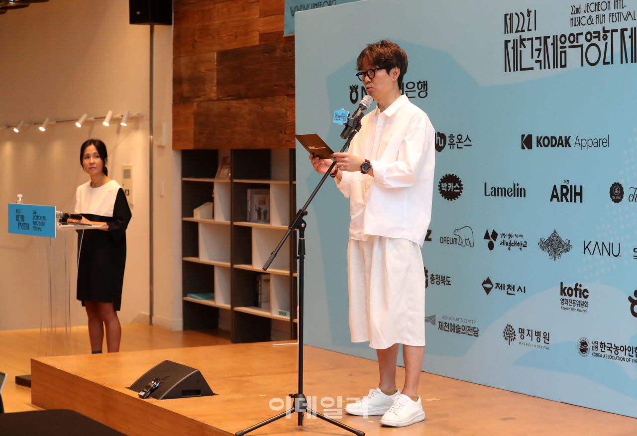 [포토] '제천국제음악영화제' 기자회견 인사말하는 장항준 집행위원장