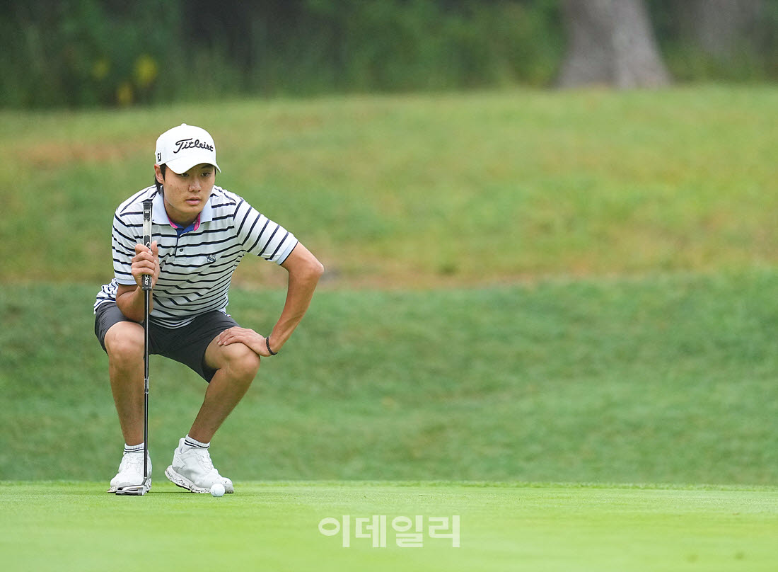 [포토]김혁준,퍼트라인을 살핀다