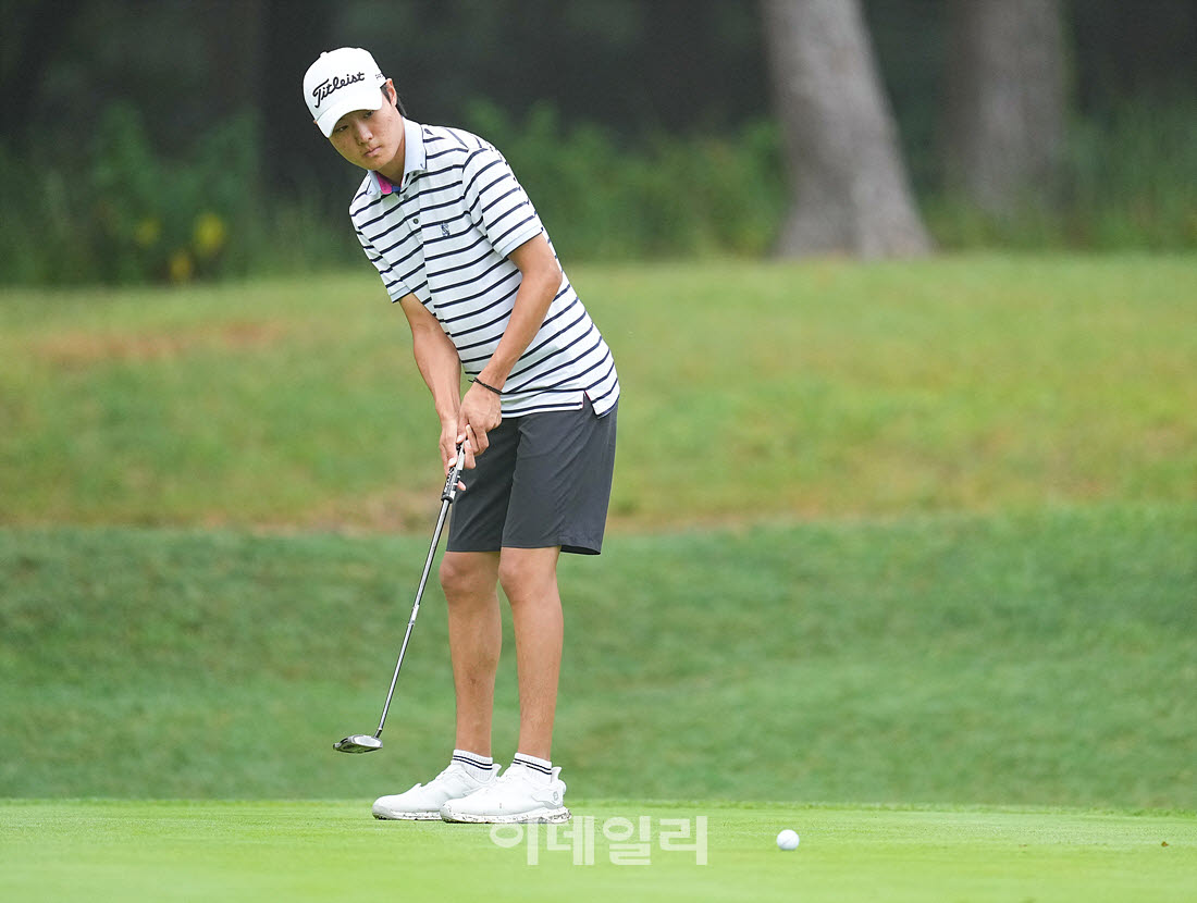 [포토]김혁준,첫 버디 퍼트 들어가라