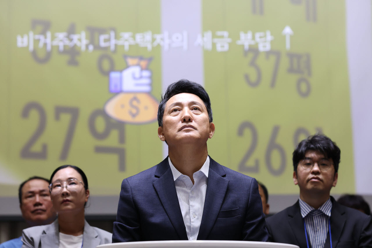 [포토]정부 세제개편안에 대해 고민에 빠진 오세훈 시장