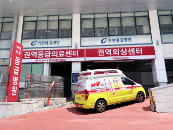 폭염 속 야구 관람 중 실신 관중...  치료 후 건강 회복 퇴원