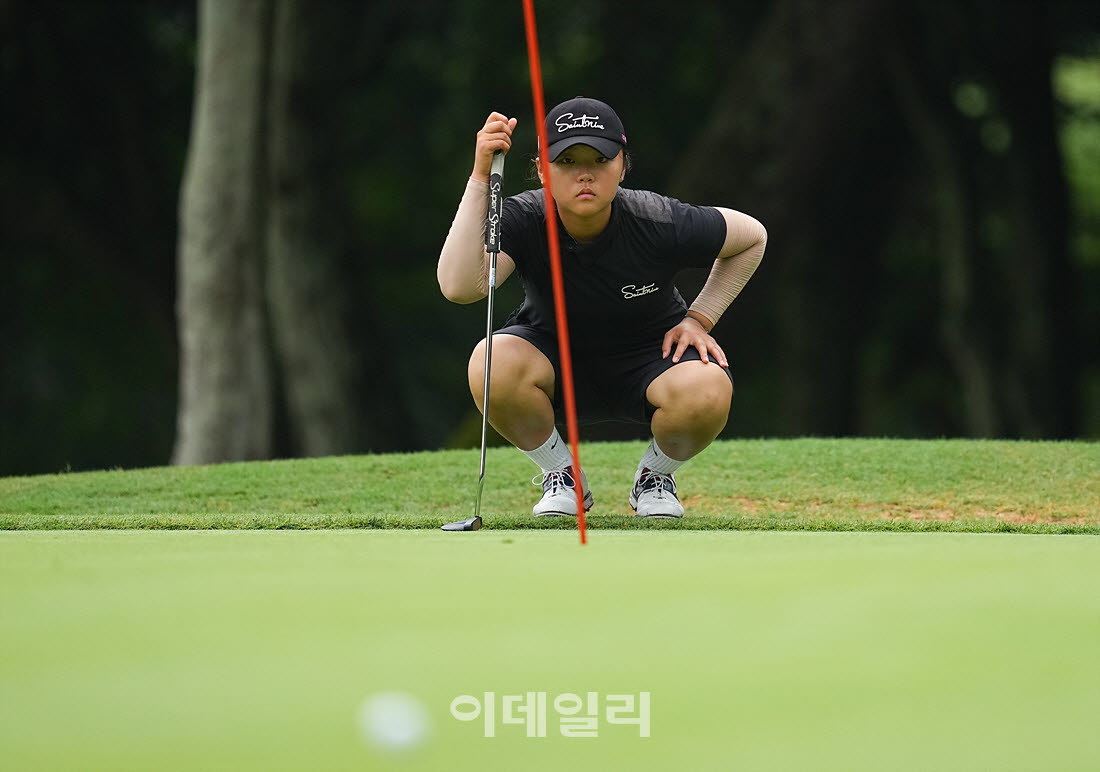 [포토]송가은,먼거리 버디 노리는 시선