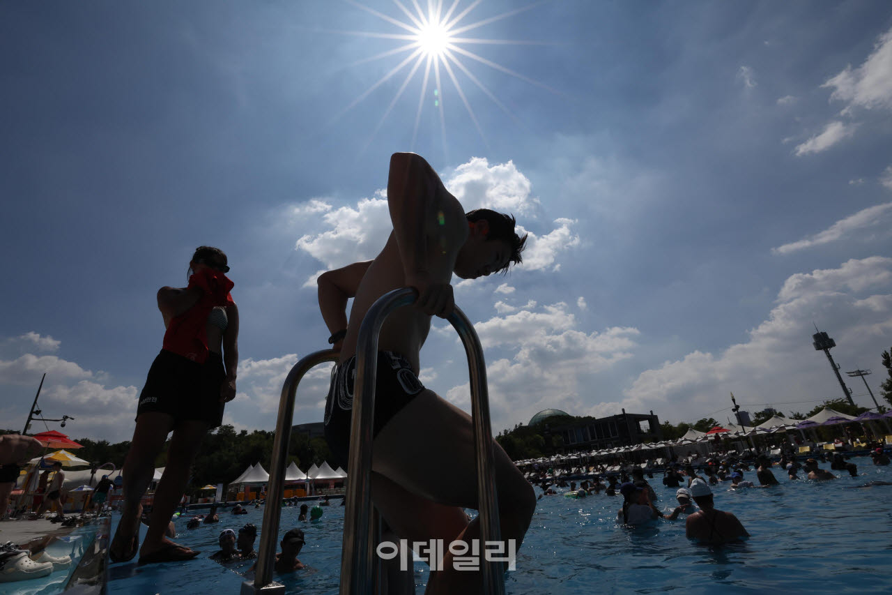 [포토]서울 최고기온 39도, '금요일 폭염 절정'