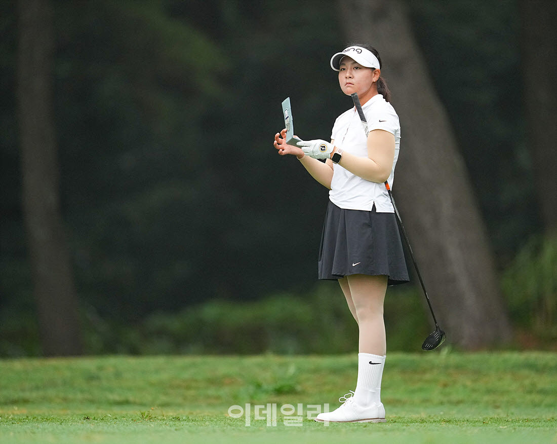 [포토]정채은,야디지북 먼저 본다