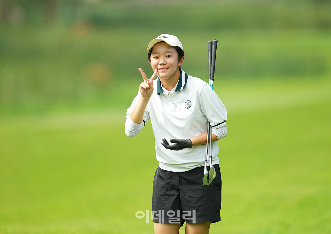 [포토]김지우,카메라에 자동 미소 브이