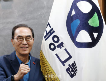 "비닐 포장지 대체재로 종이 떠올라…제지산업, 장기 안목 중요"