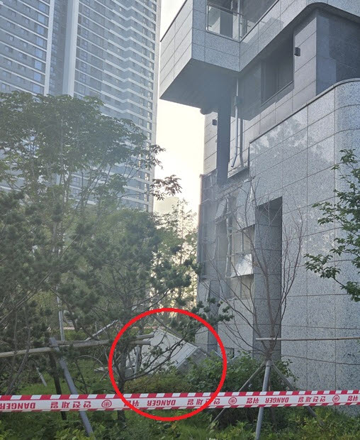 송도 신축아파트, 2층 테라스 분리돼 추락…인명피해 없어
