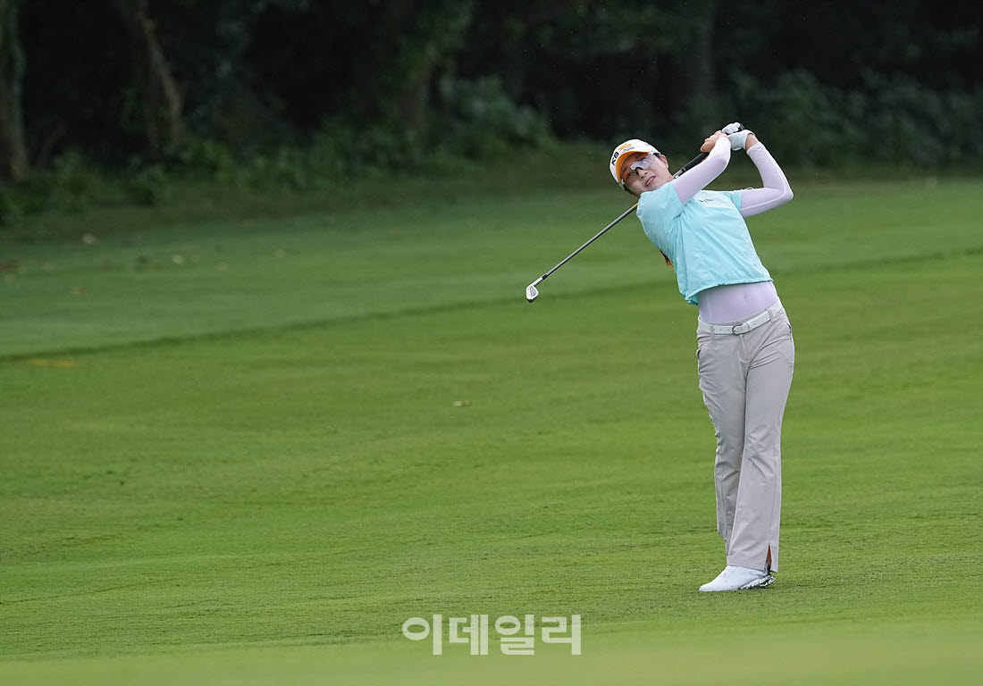 [포토]안송이,핀에 붙여 버디를 노린다