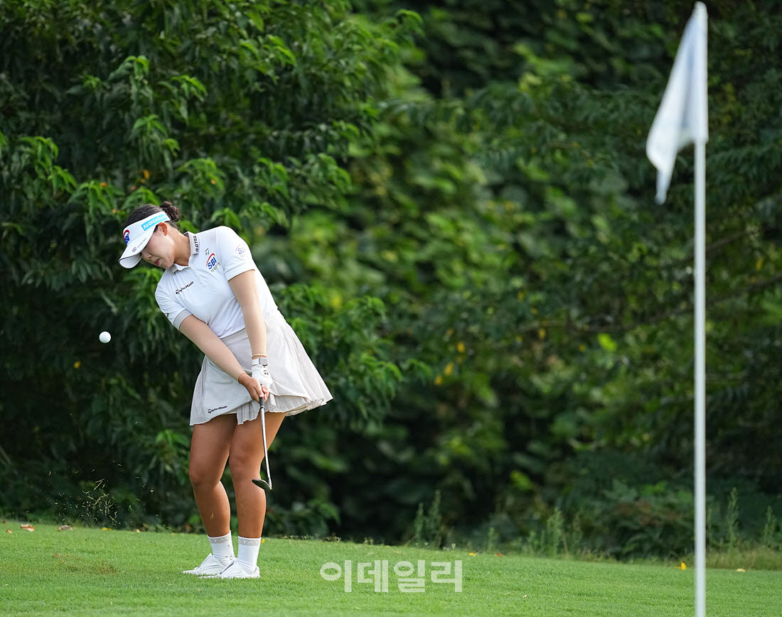 [포토]이윤서,칩인 버디 노린다