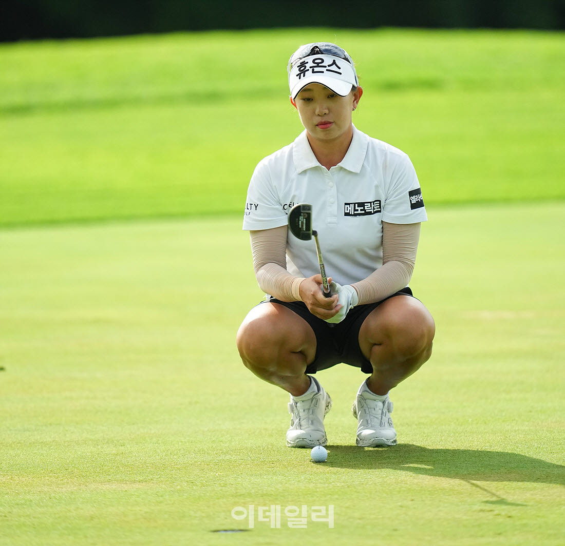 [포토]윤화영,신중하게 파악한다