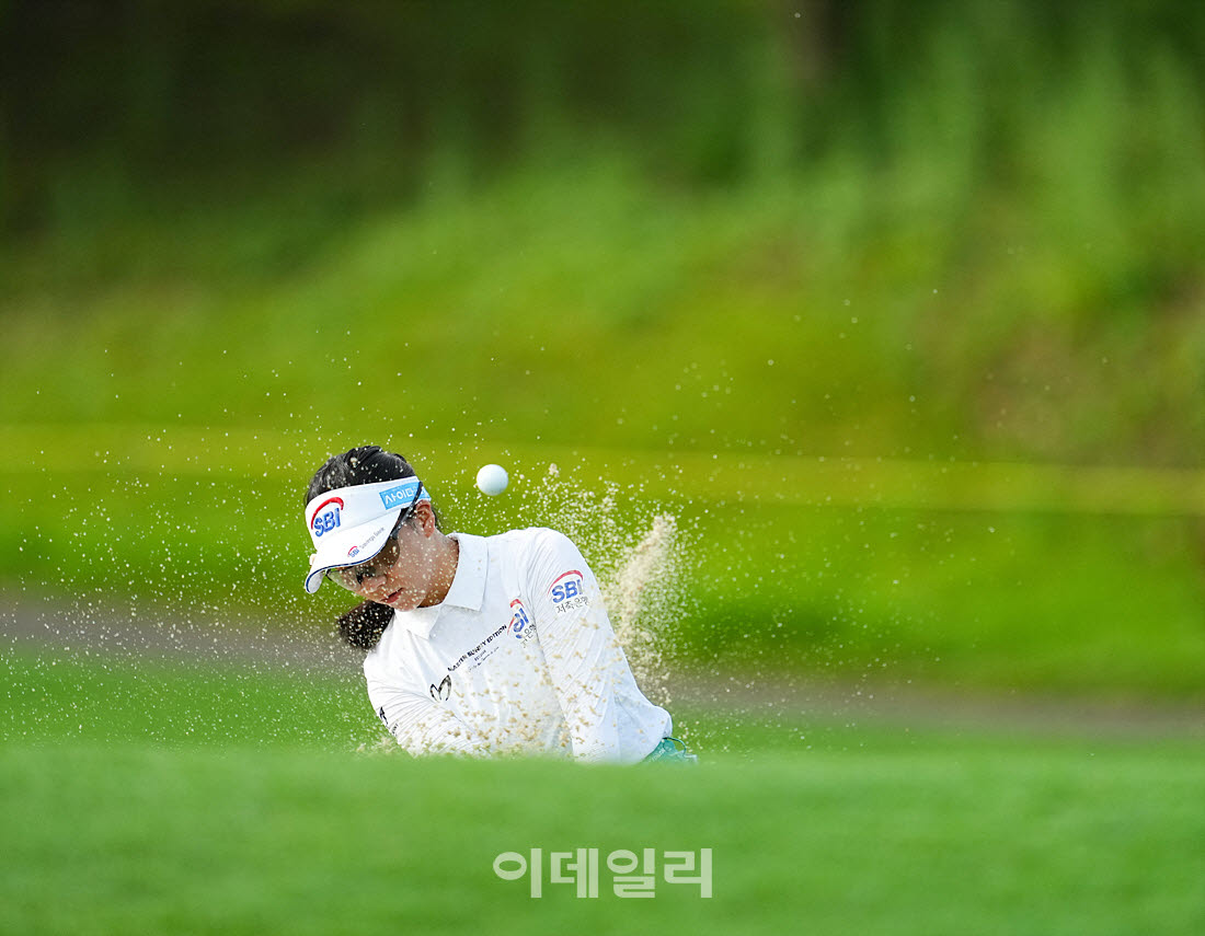 [포토]강민진,파워풀 벙커샷