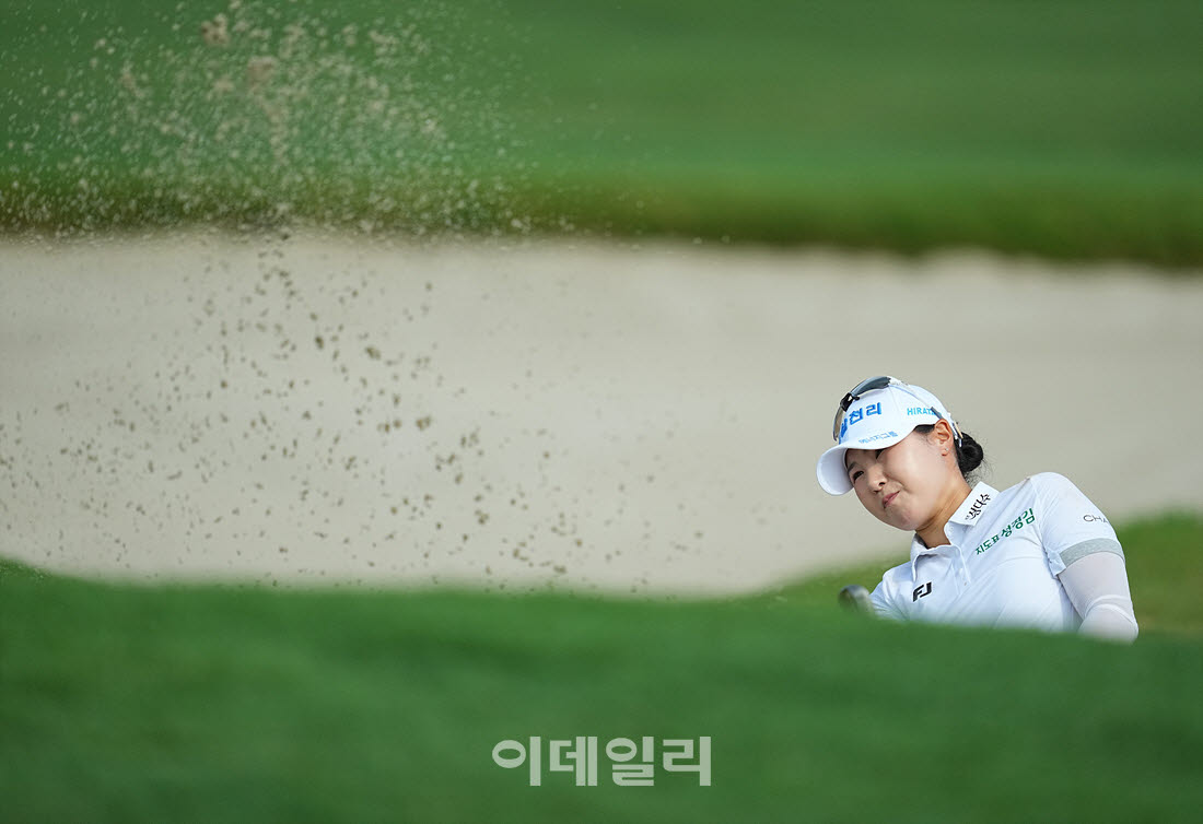 [포토]고지우,강력한 벙커샷