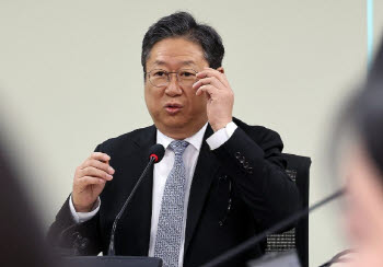 ‘폐버스 청년 주택’에 거센 역풍…황희, ‘빛삭’ 후 “아이디어 차원”