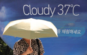 `40도 폭염` 물러가도 무더위는 계속…낮 최고 35도[내일날씨]