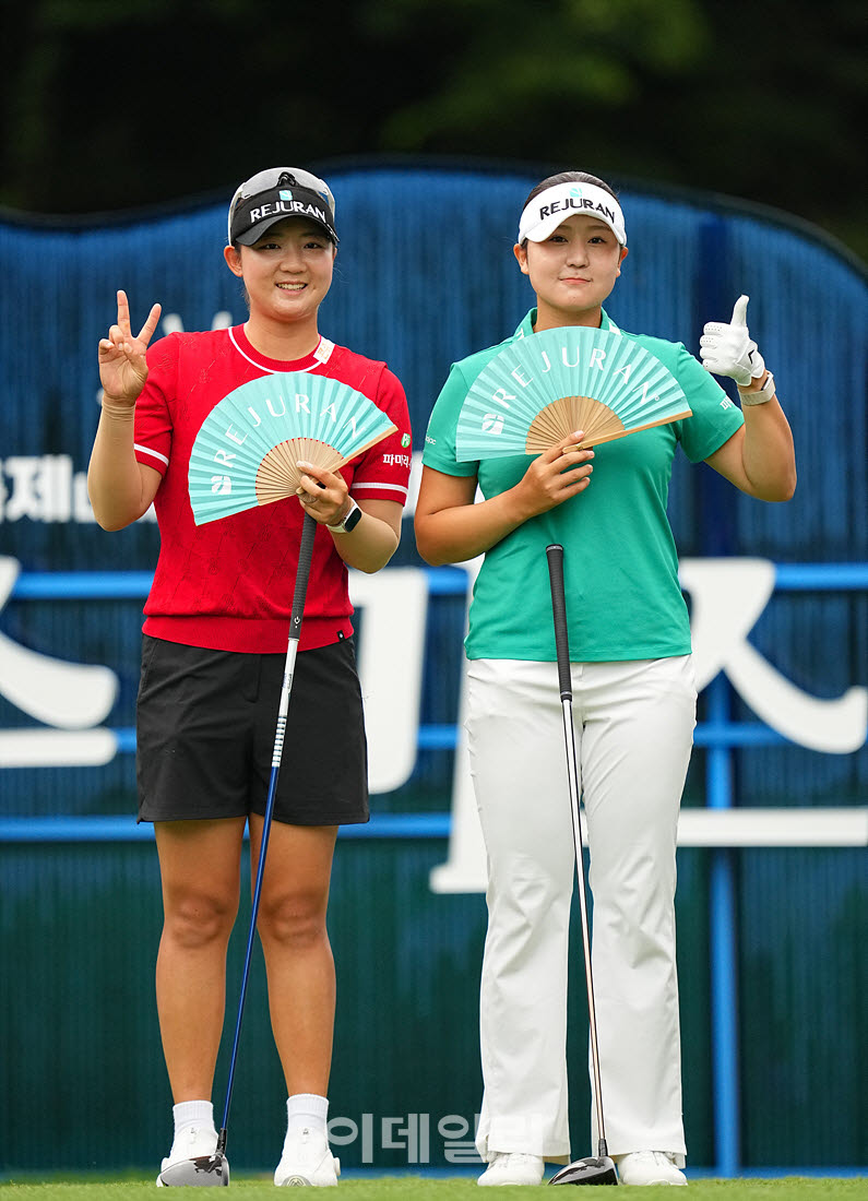 [포토]황유나-윤수아,같은 스폰서 함께 인사