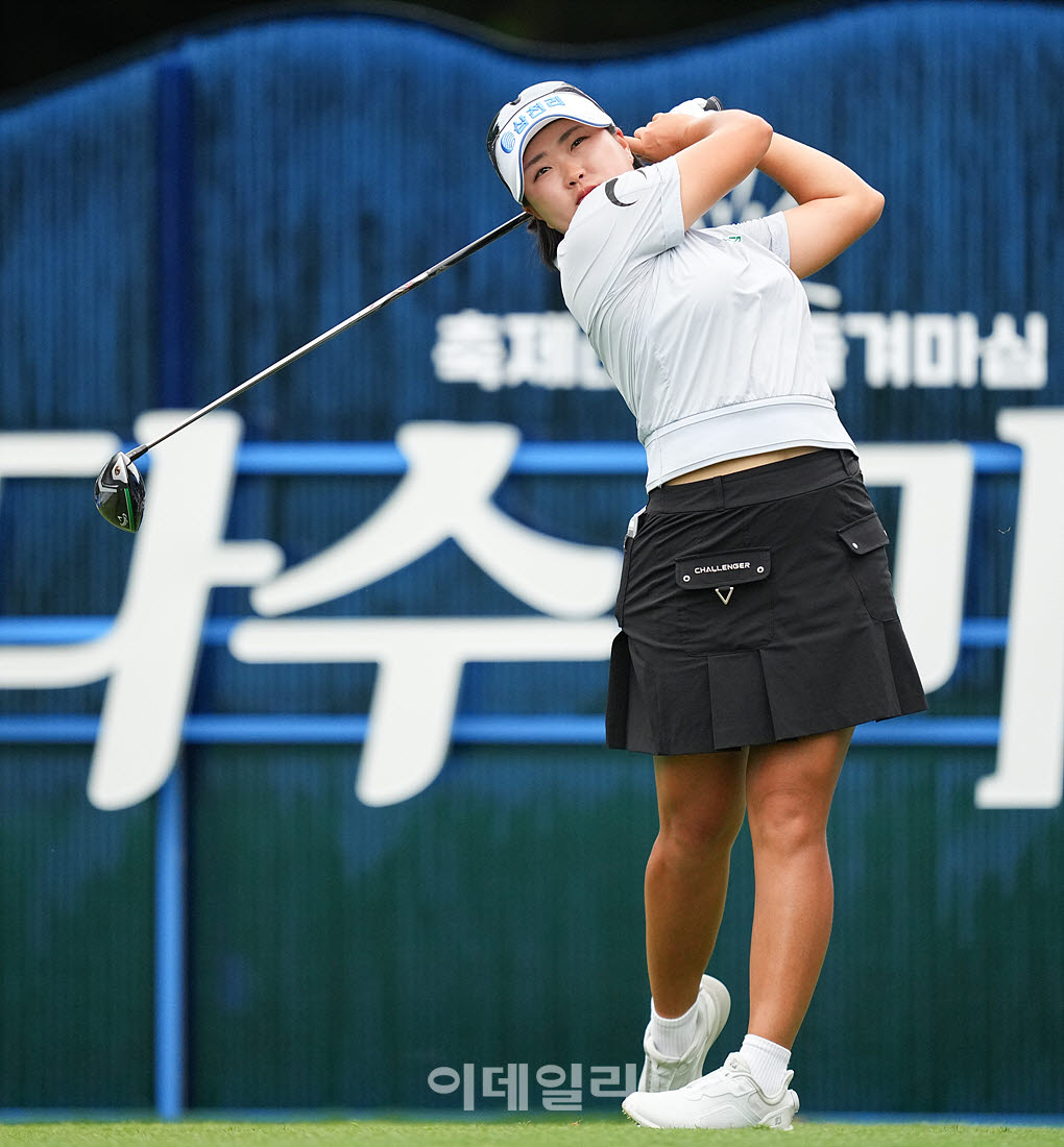 [포토]홍진영,유연한 첫 티샤
