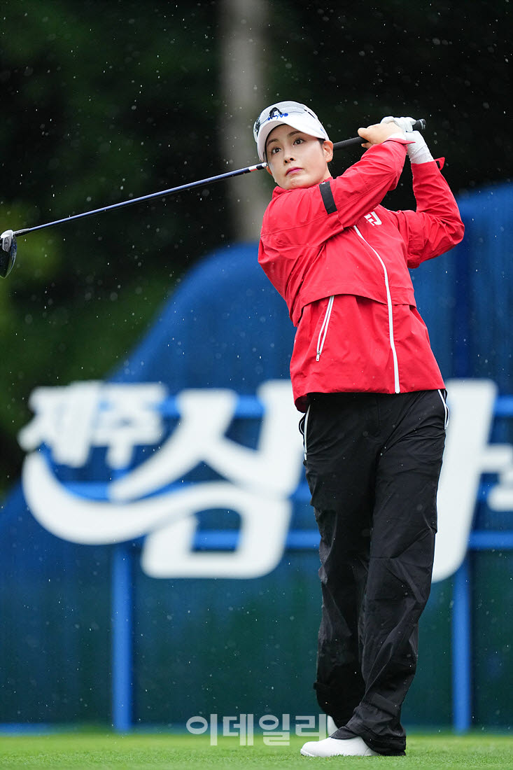 [포토]박결,빗속의 노련한 티샷