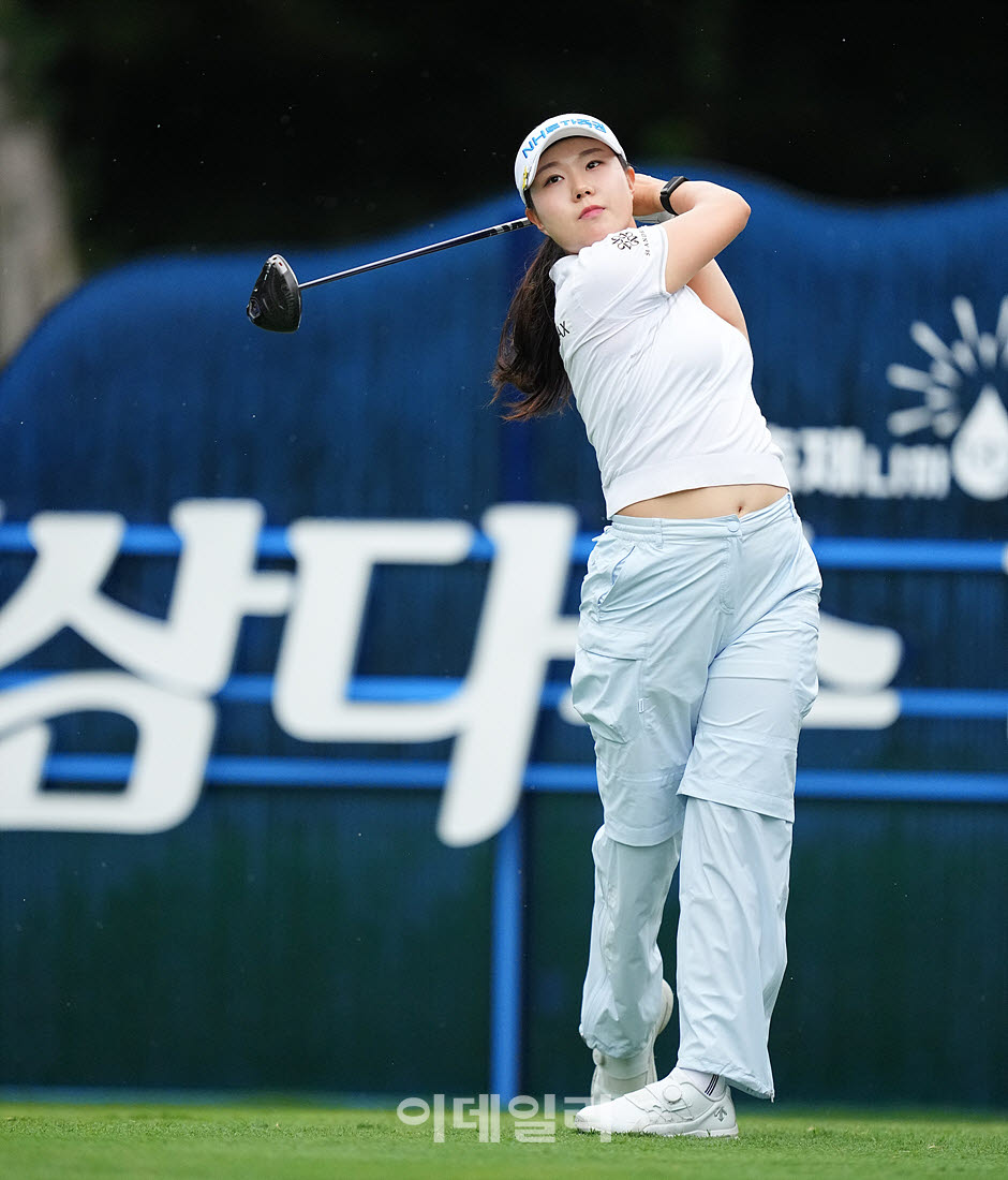 [포토]최정원,첫 승 위해 추격을 시작한다