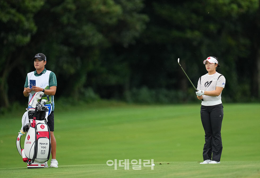 [포토]유현조,첫 홀 핀에 집중한다