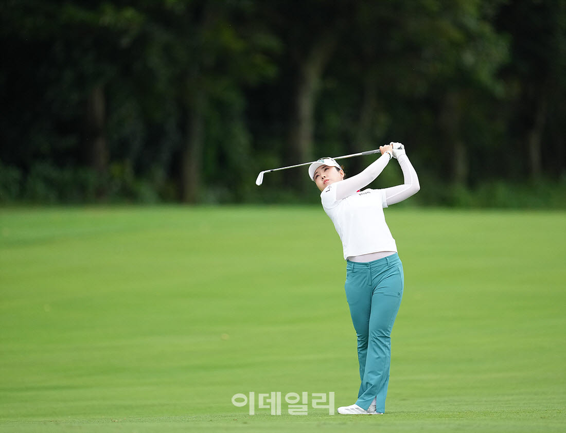 [포토]장은수,버디 위해 핀에 붙인다