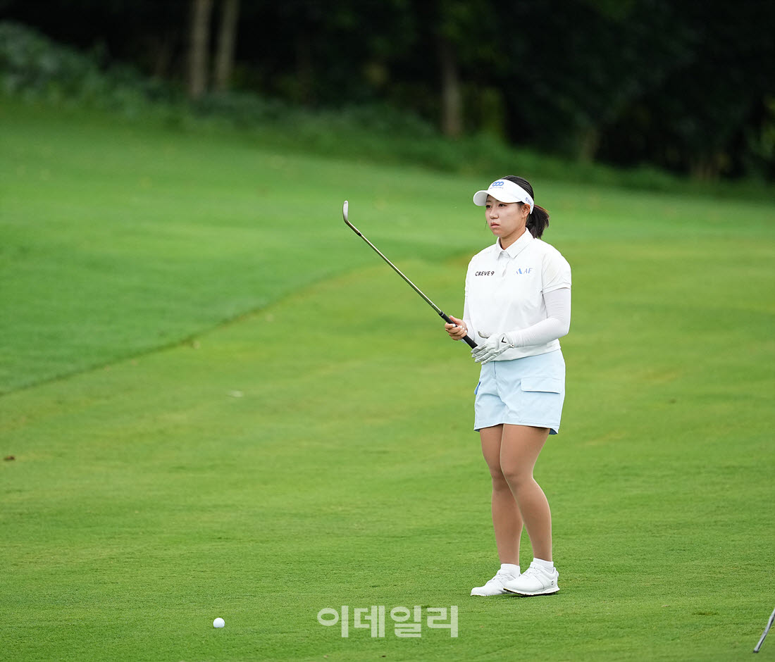 [포토]강채연,첫 조준은 확실하게