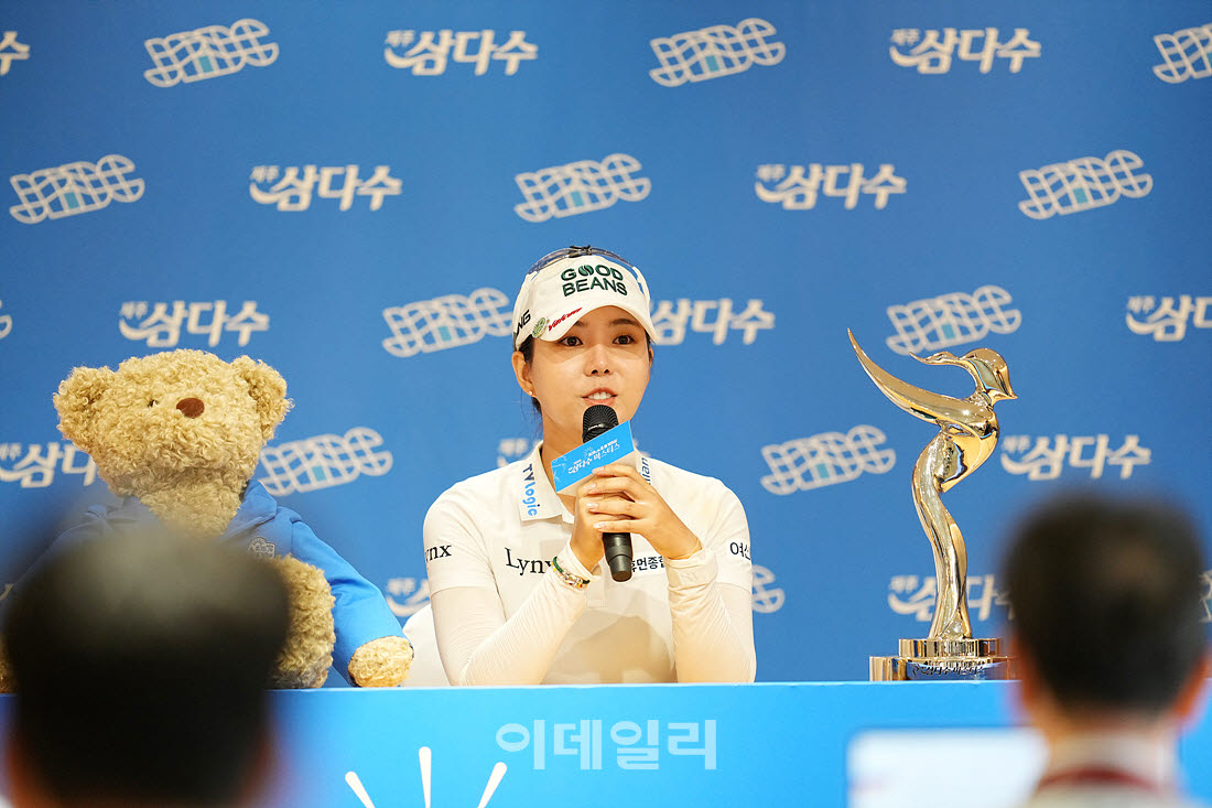 [포토]장은수,생애 첫 공식 우승 인터뷰