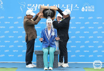186전 187기… 장은수, 데뷔 10년 만에 첫 우승 트로피 번쩍