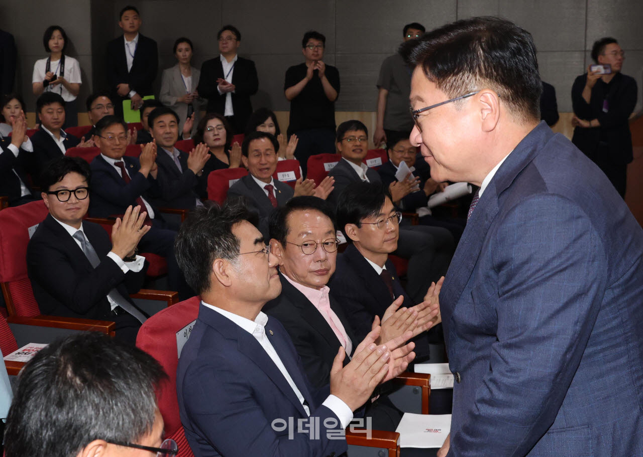 [포토]토론회 참석한 정점식-한동훈