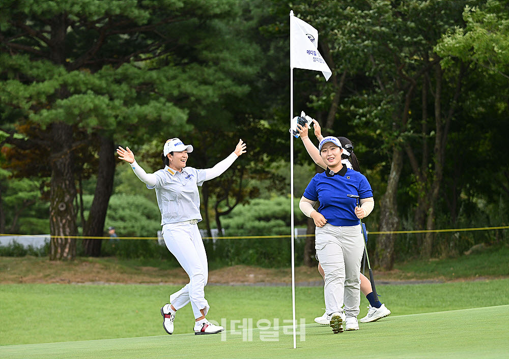 [포토] 더 기뻐하는 멘토 김아림