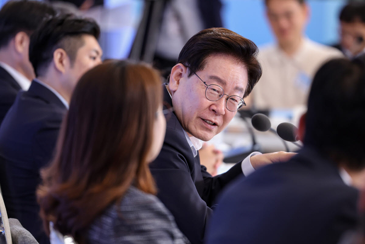 李 “부당감면 축소는 조세정상화”…가업상속공제 반발에 반박
