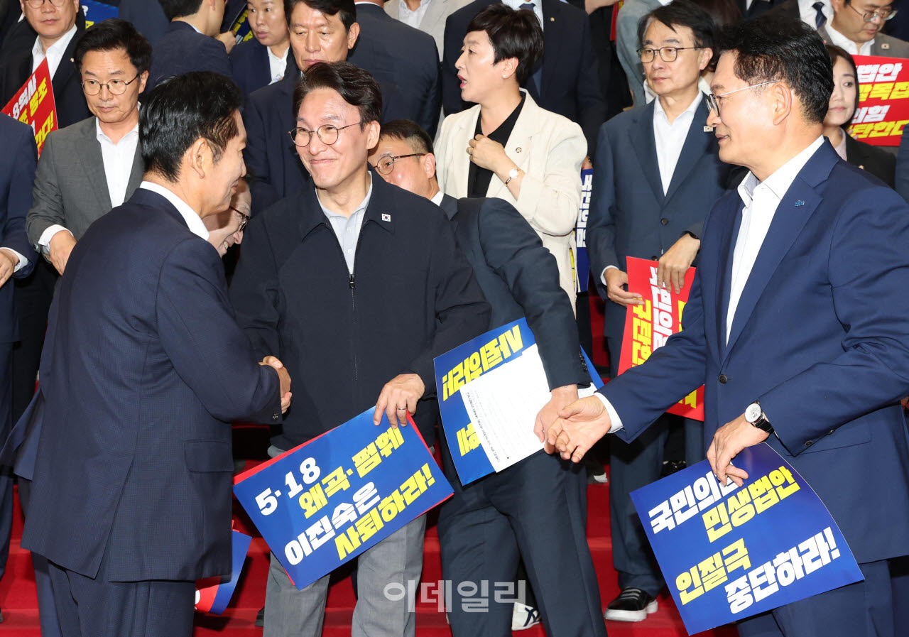 [포토]악수하는 김민석-정청래-송영길