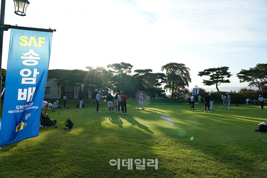 [포토]제33회 송암배 아마추어골프선수권대회,새벽을 여는 연습그린