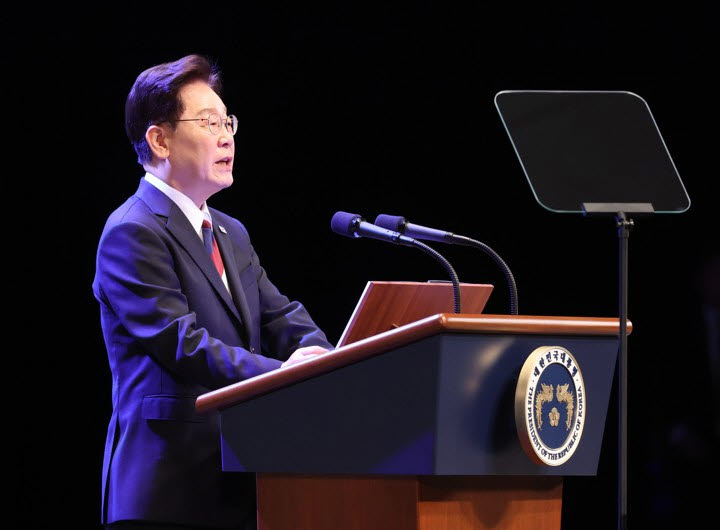 李 “정전체제 평화체제로…오래된 전쟁 끝낼 논의 시작하자”(종합)