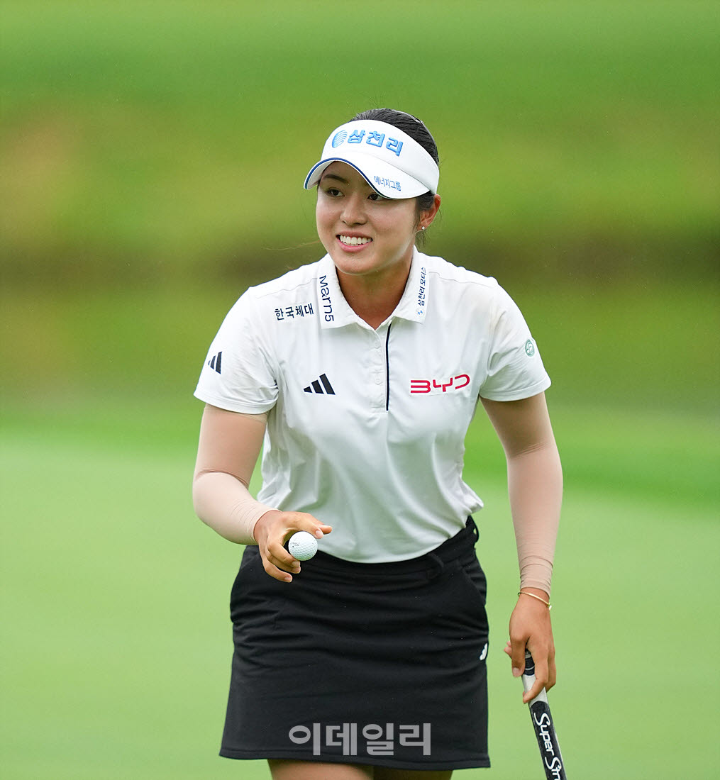 [포토]서교림,버디 성공 우승 미소