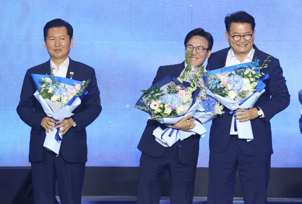 [포토]송영길 위로하는 김민석 당대표