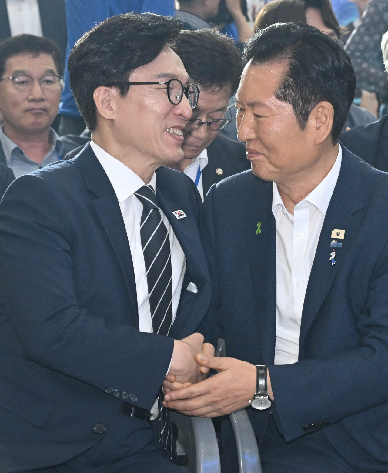[포토]손 잡은 김민석-정청래