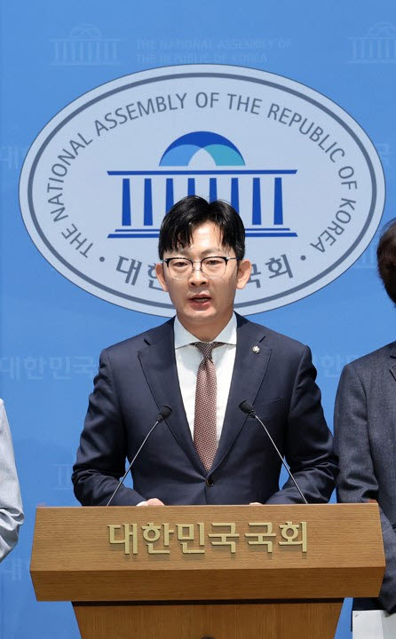 국힘, DJ 17주기 추모…"대화·타협 가치 계승해야"