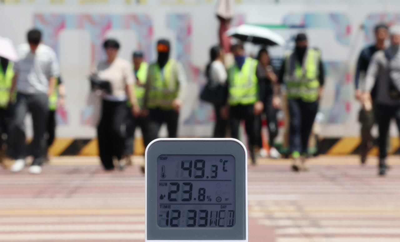 ‘폭염·폭우 뉴노멀’에 흔들리는 건설현장…공사비 상승 악순환