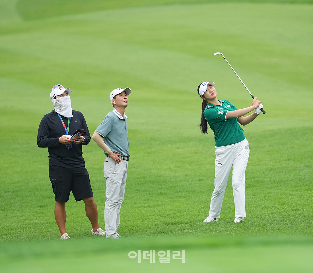 [포토]박혜준,플롭샷을 구사한다