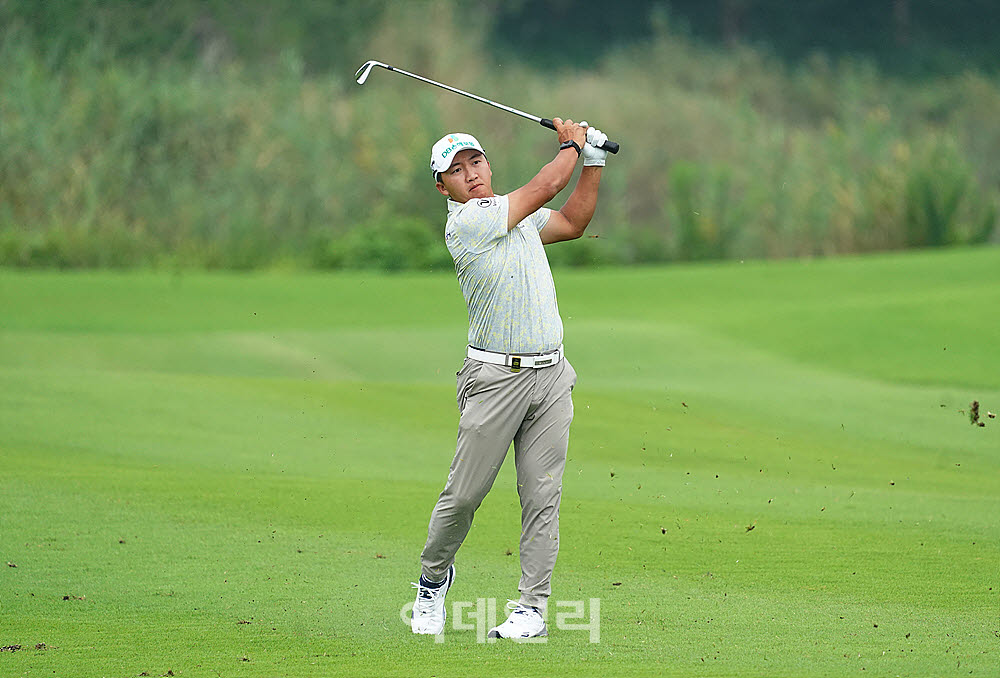 [포토] 김홍택, 정타로 날리는 아이언샷