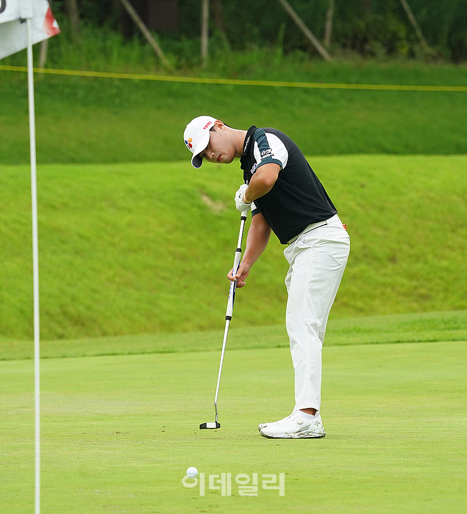 [포토] 배용준, 부드러운 터치로