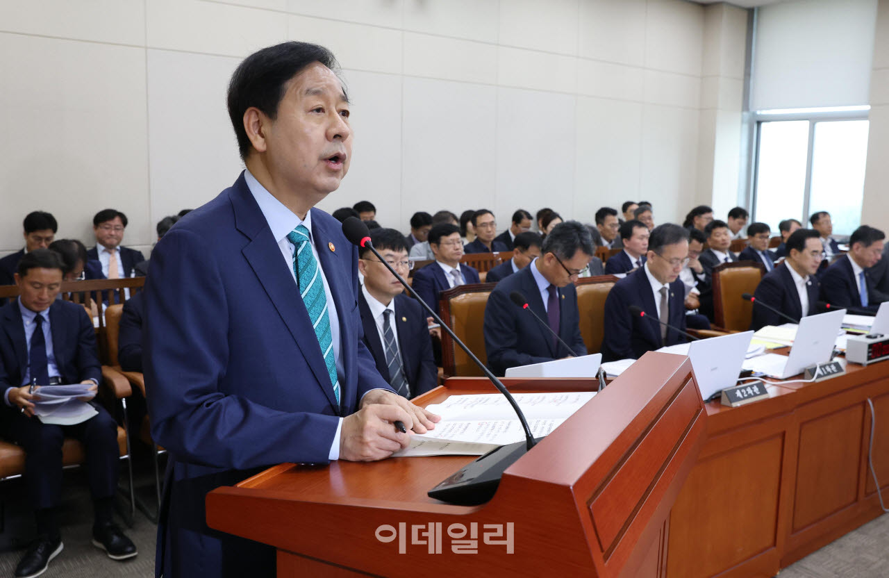 [포토]재경위 전체회의, '제안설명하는 구윤철 부총리'
