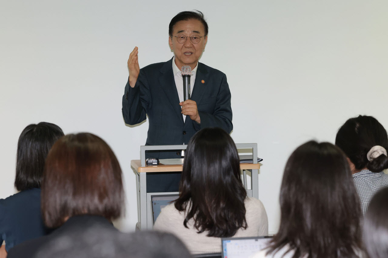 [포토]면담 결과 발표하는 김윤덕 장관