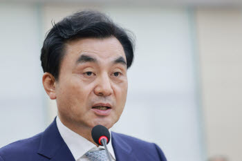 안규백 장관의 분노 “탈영 있었다면 제가 한기호 의원 아들”