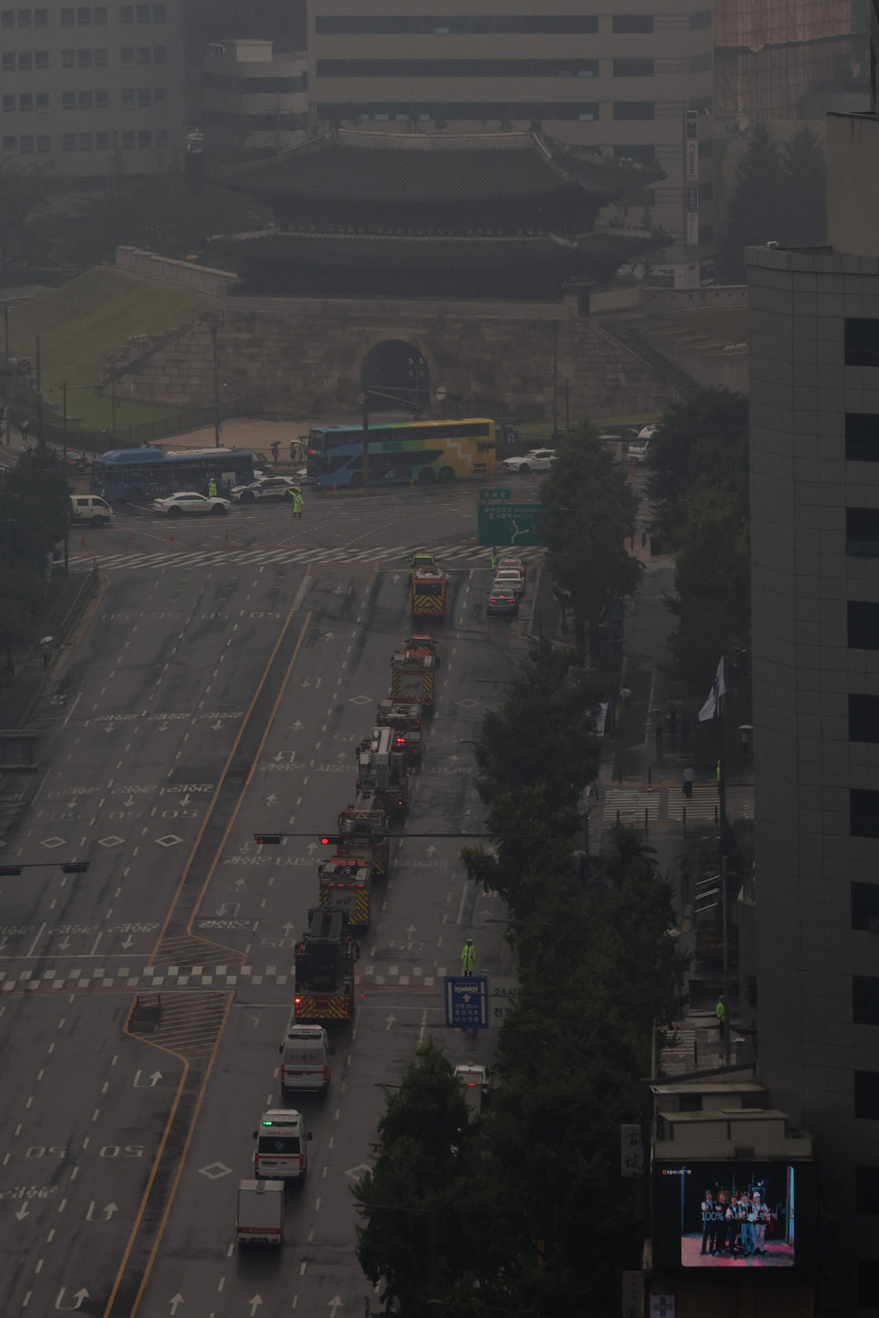 [포토]공습 상황 가정, 긴급 차량 이동