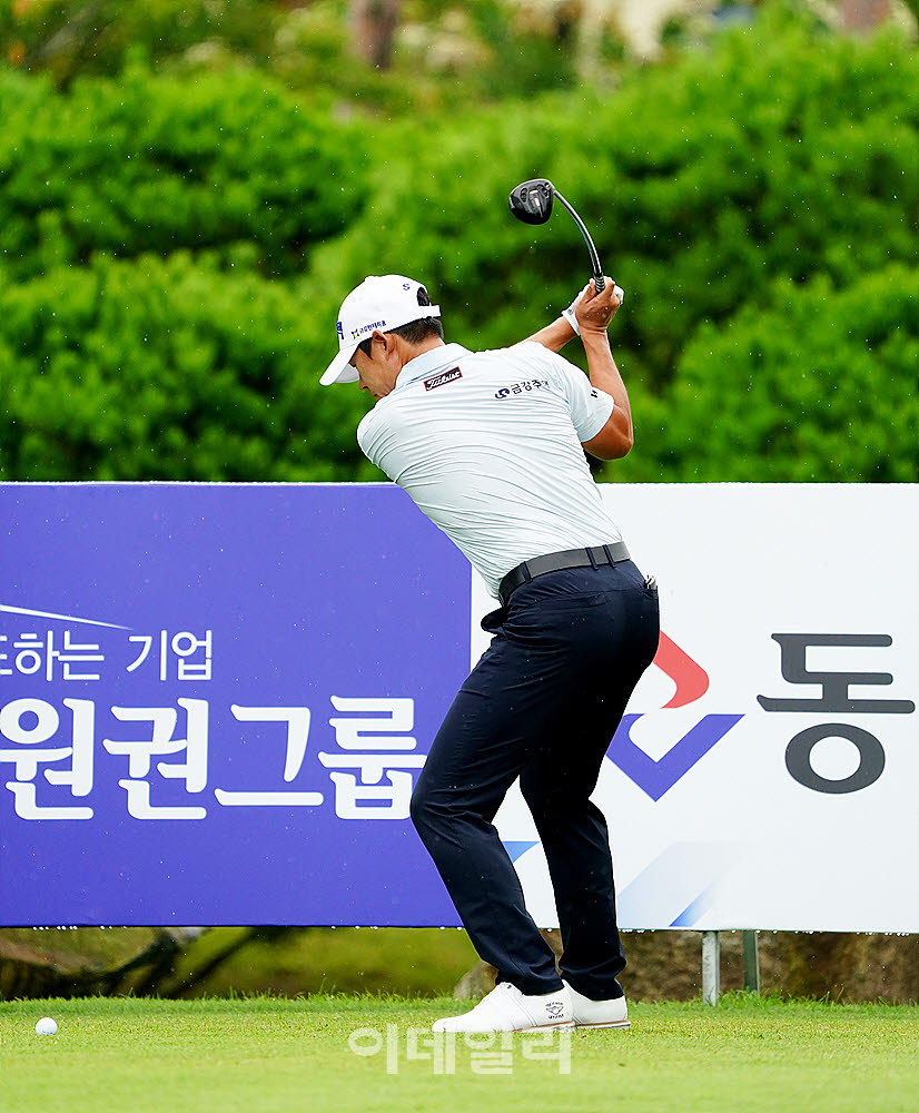 [포토] 신용구, 강력한 다운스윙