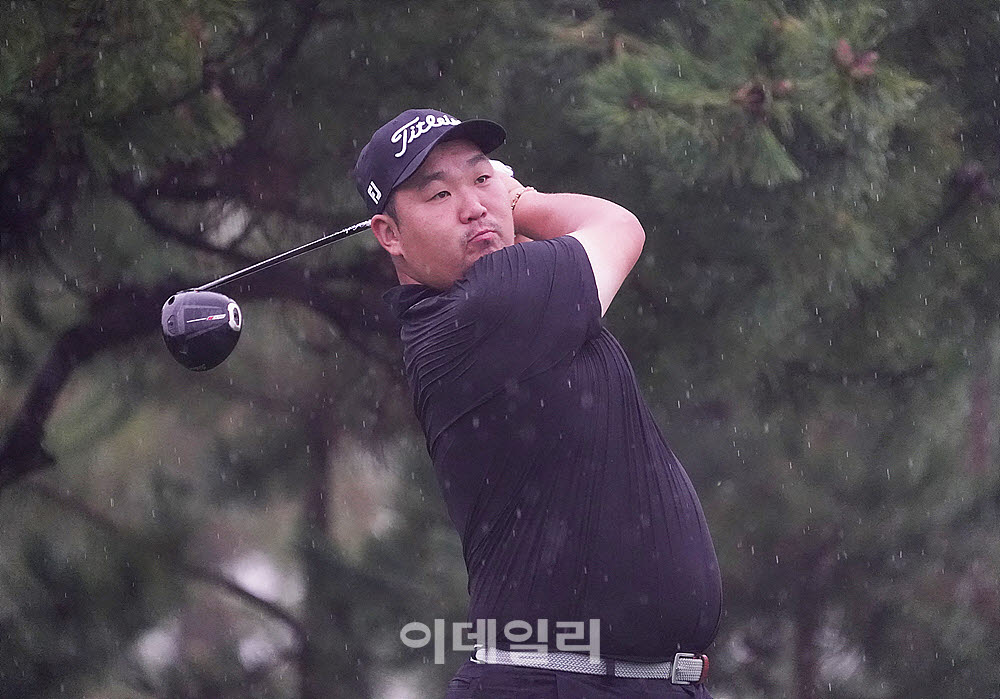 [포토] 김찬우, 파워 드라이버샷